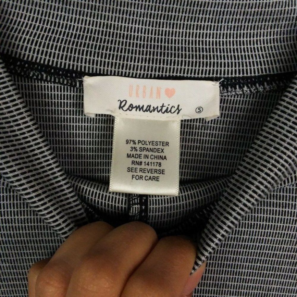 Urban Romantics Navy White Mock Neck Knit Sweater Long Sleeves Boxy Fit Sz Small - Picture 7 of 8